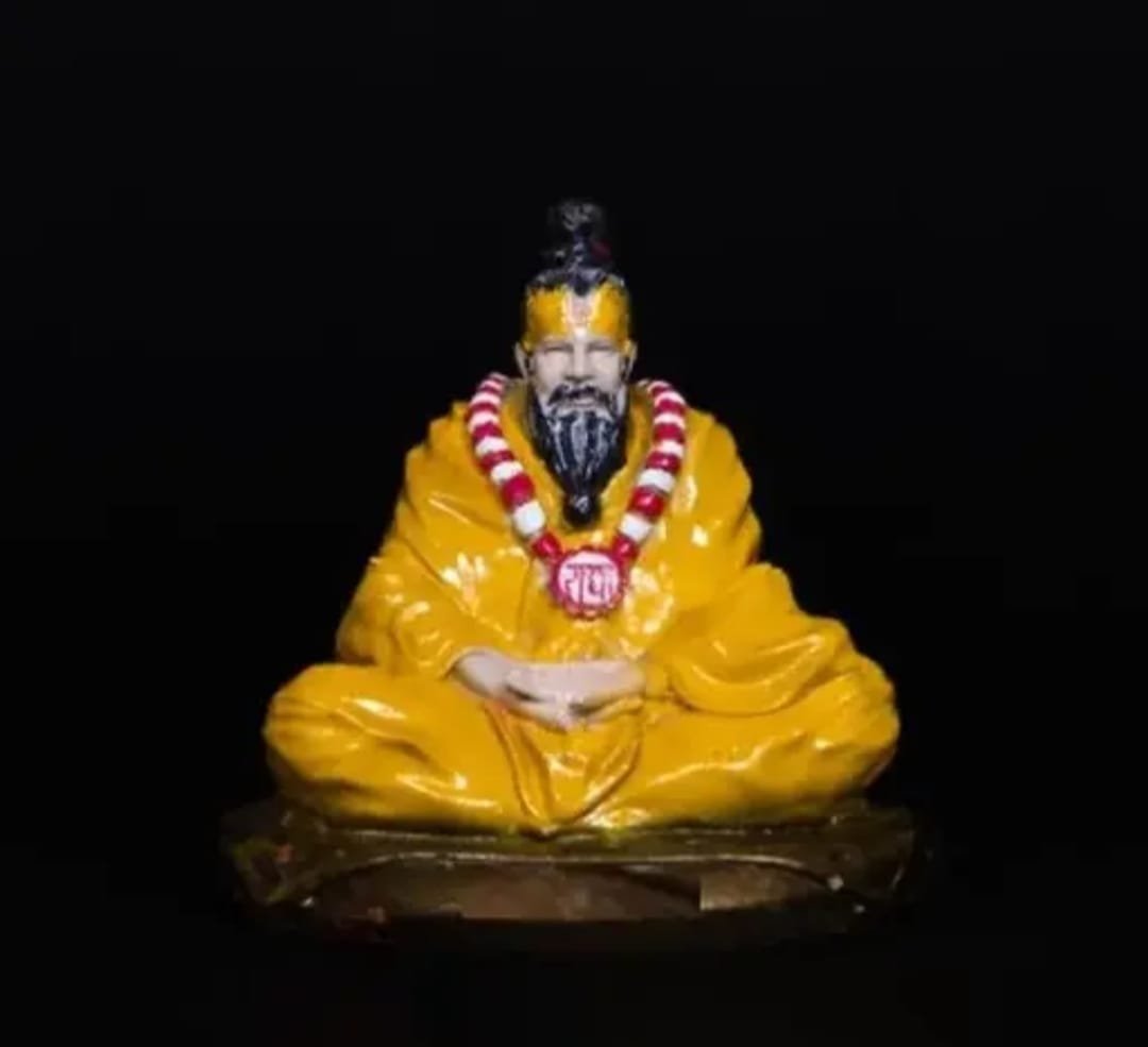 Premanand Ji Maharaj Decorative Statue 4 inch | Premium Beige Resin Murti Figurine for Car Dashboard, Home Mandir, Pooja Room & Office Decor